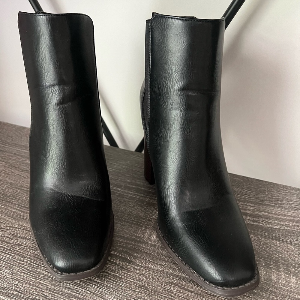 Black JustFab booties